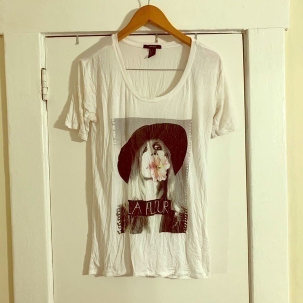 Forever 21 La Fleur White T-Shirt Small‎